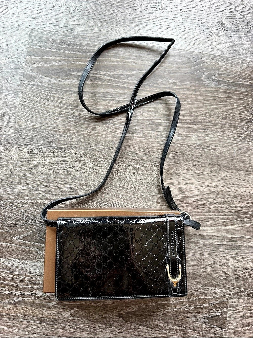 Gucci Patent Logo Crossbody in Black